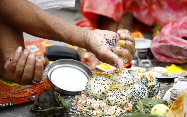 सोह्रश्राद्ध अर्थात् पितृ पक्ष आजदेखि सुरु, के छ त शास्त्रीय मान्यता ?