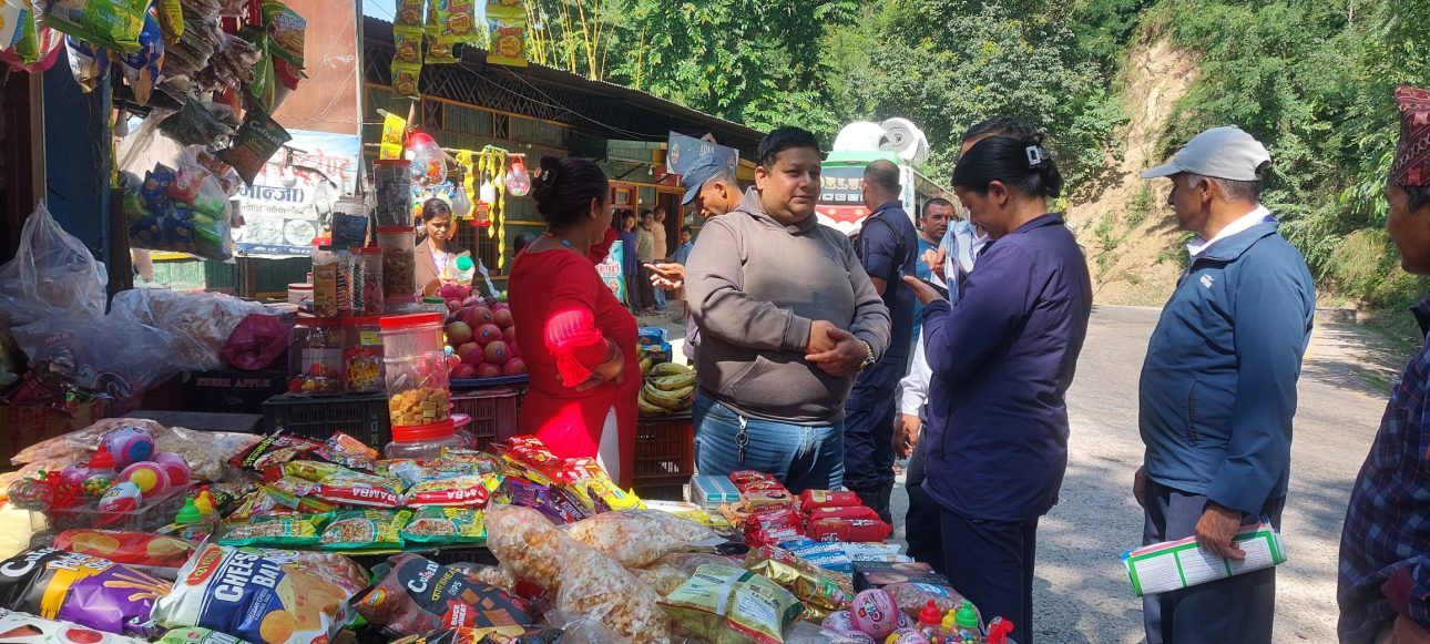 म्याद सकिएका सामानदेखि तोल–काँटासम्म निरीक्षण : रम्भाको बजार अनुगमन अभियान