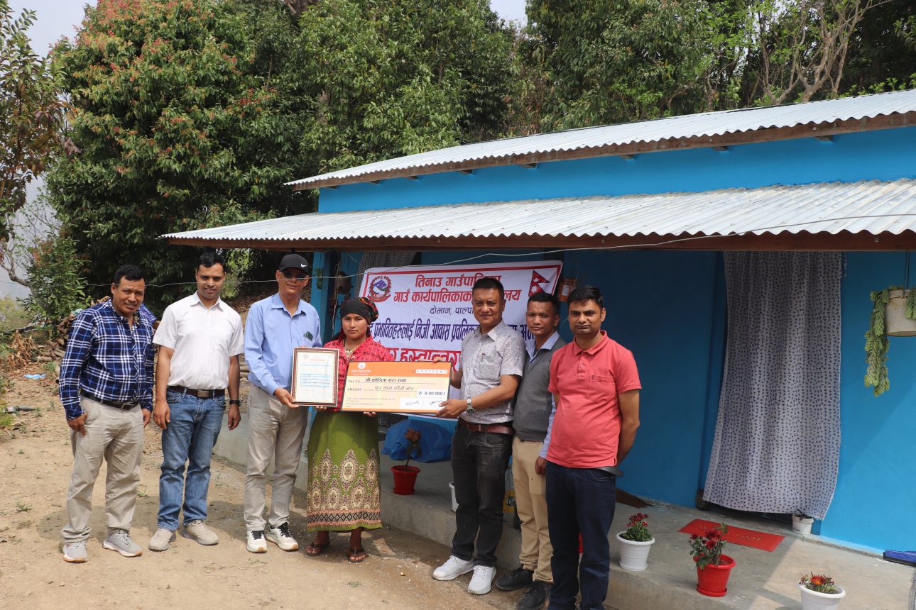 तिनाउ गाउँपालिकाको पहलमा तीन तहका सरकारको लागत साझेदारी,  विपन्न परिवारलाई सुरक्षित बसोबास